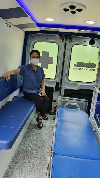 Việt Hương chính thức bàn giao xe cứu thương 2,5 tỷ cho ông Đoàn Ngọc Hải