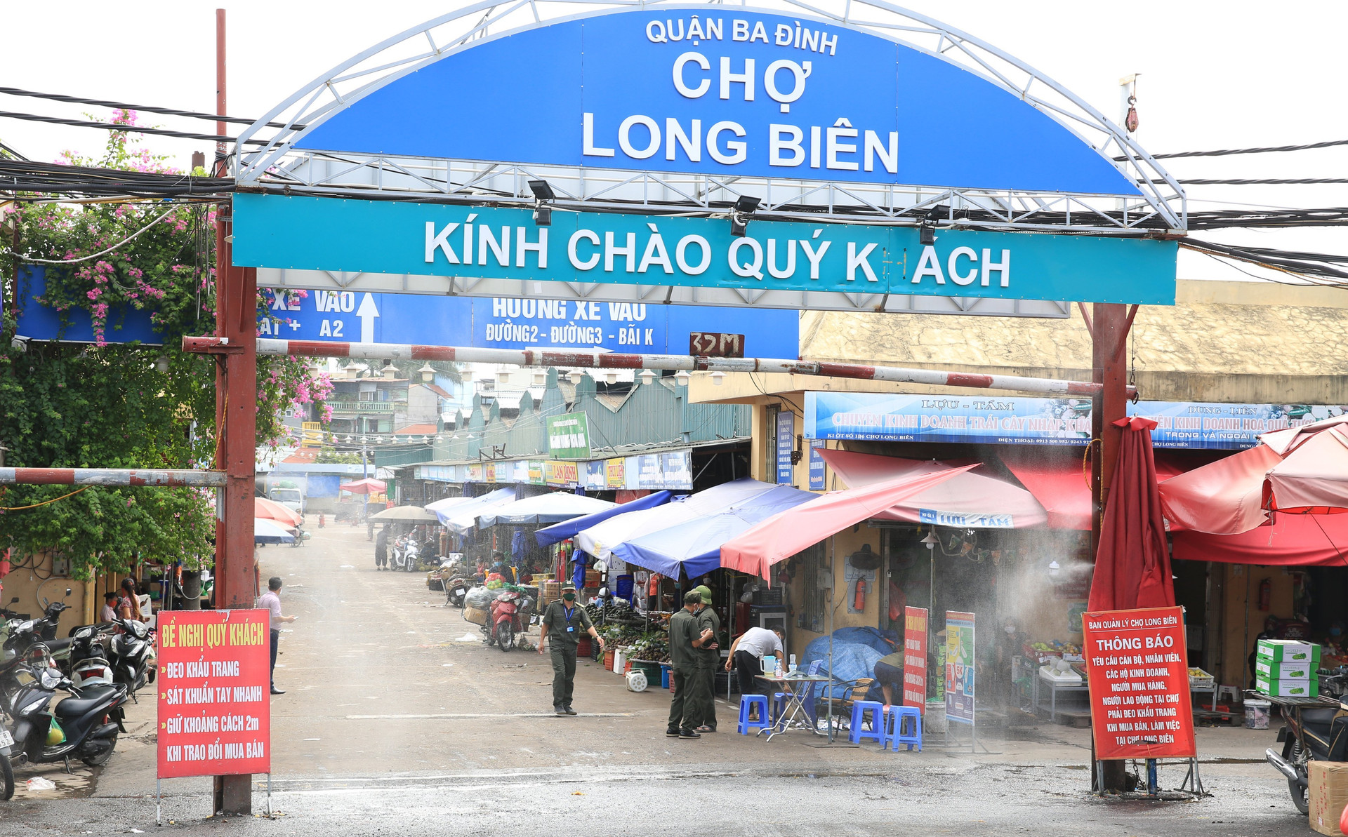 Phong tỏa, tạm ngừng kinh doanh chợ Long Biên vì có thêm ca Covid-19