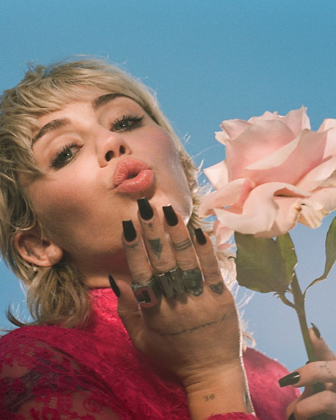 Miley Cyrus là gương mặt đại diện mới của Gucci Beauty - 4