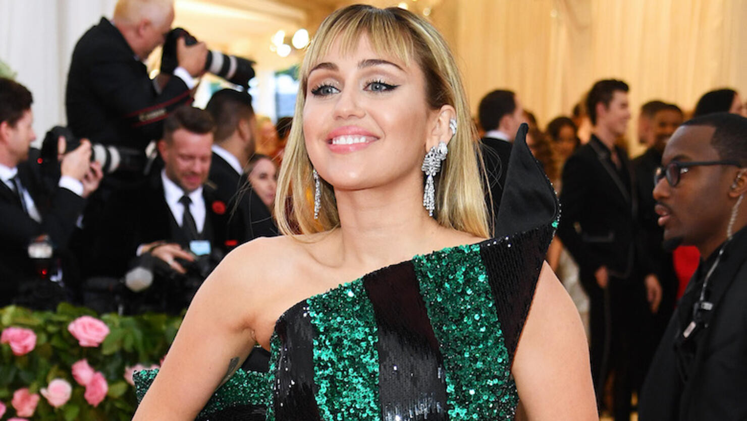 Miley Cyrus là gương mặt đại diện mới của Gucci Beauty - 5