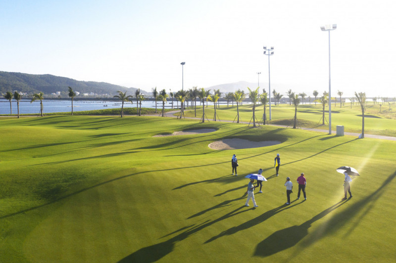 Sân golf Tuần Châu sẽ sớm phục vụ số đông du khách sau khi dịch Covid-19 được kiểm soát (Ảnh: Báo QN)