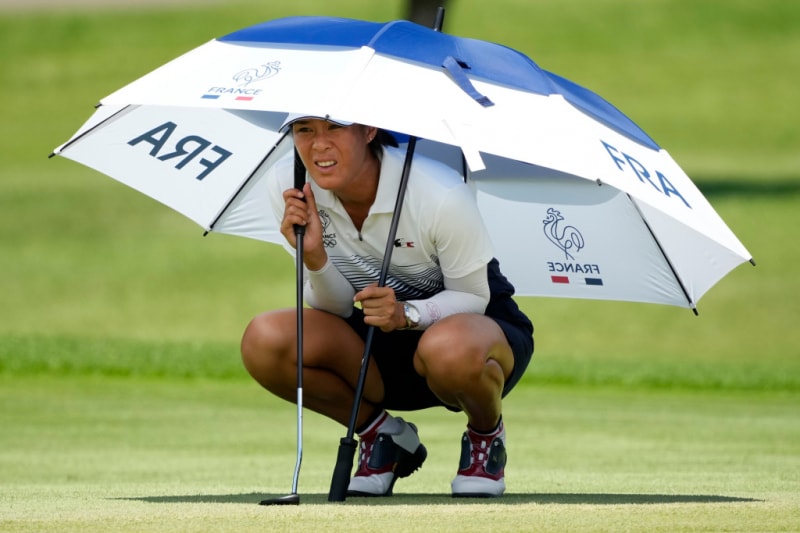 Celine Boutier (FRA) chuẩn bị đánh gậy thứ tám trong vòng đầu tiên. Ảnh: Michael Madrid-USA TODAY Sports