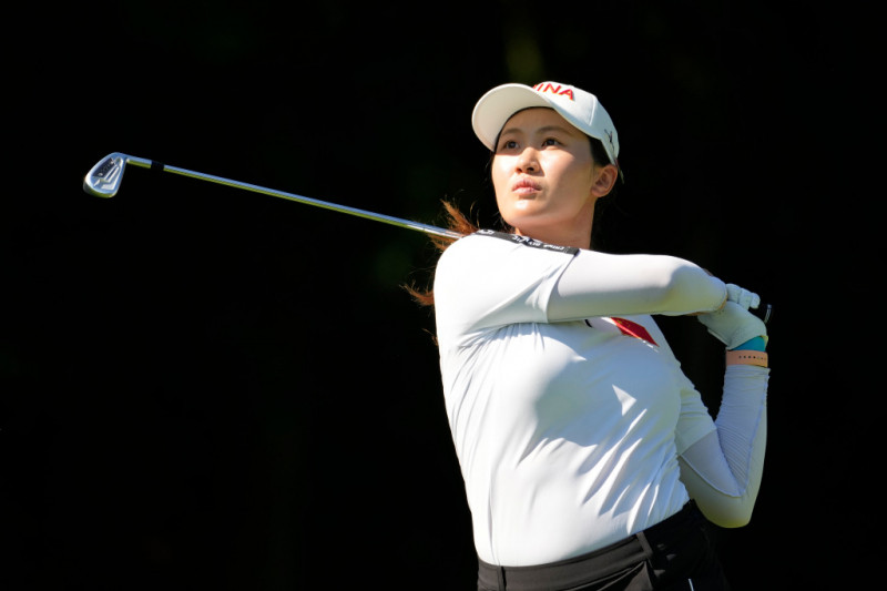 Xiyu Lin (CHN) bắt đầu ở hố thứ tư trong vòng hai của nội dung golf cá nhân nữ Olympic Tokyo 2020 diễn ra tại Kasumigaseki Country Club. Ảnh: Michael Madrid-USA TODAY Sports