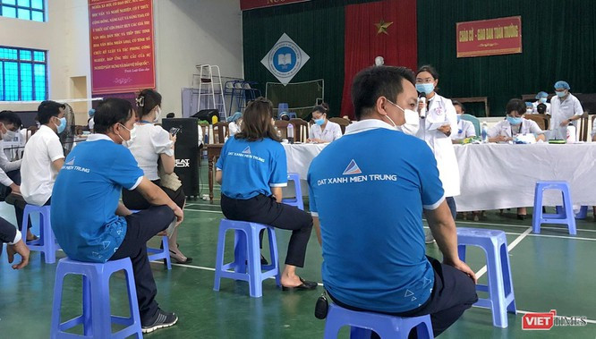 Lạ ở Quảng Nam: Công ty sản xuất bia, dịch vụ massage cũng được ưu tiên tiêm vaccine COVID-19 ảnh 1