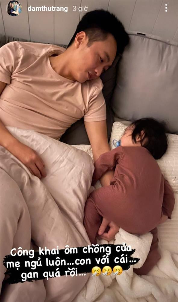 Đàm Thu Trang ghen ra mặt khi Suchin dám ôm chồng mẹ ngủ-1