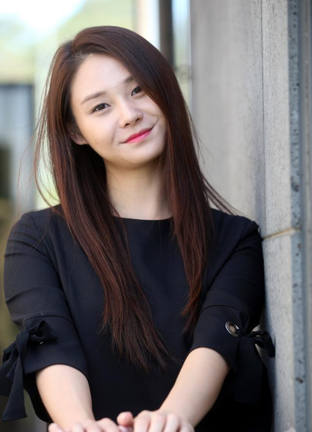 Người đẹp Hàn cạo đầu, phẫu thuật vì suy gan cấp tính-4