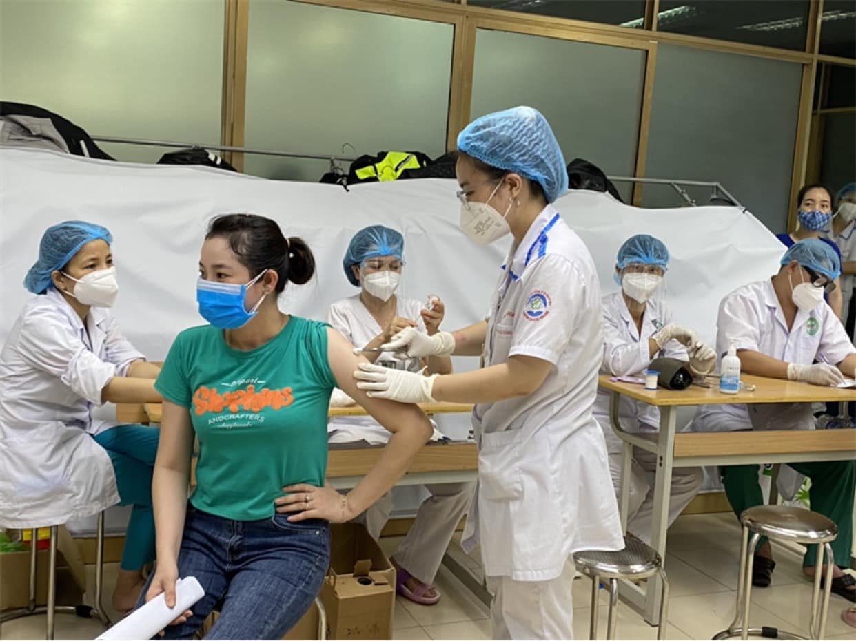 Trưởng đại diện WHO tại Việt Nam: Vaccine COVID-19 Sinopharm tiêm cách nhau 21 ngày có hiệu quả 79% chống lại SARS-CoV-2 - Ảnh 5. Trưởng đại diện WHO tại Việt Nam: Vaccine COVID-19 Sinopharm tiêm cách nhau 21 ngày có hiệu quả 79% chống lại SARS-CoV-2 - Ảnh 5.