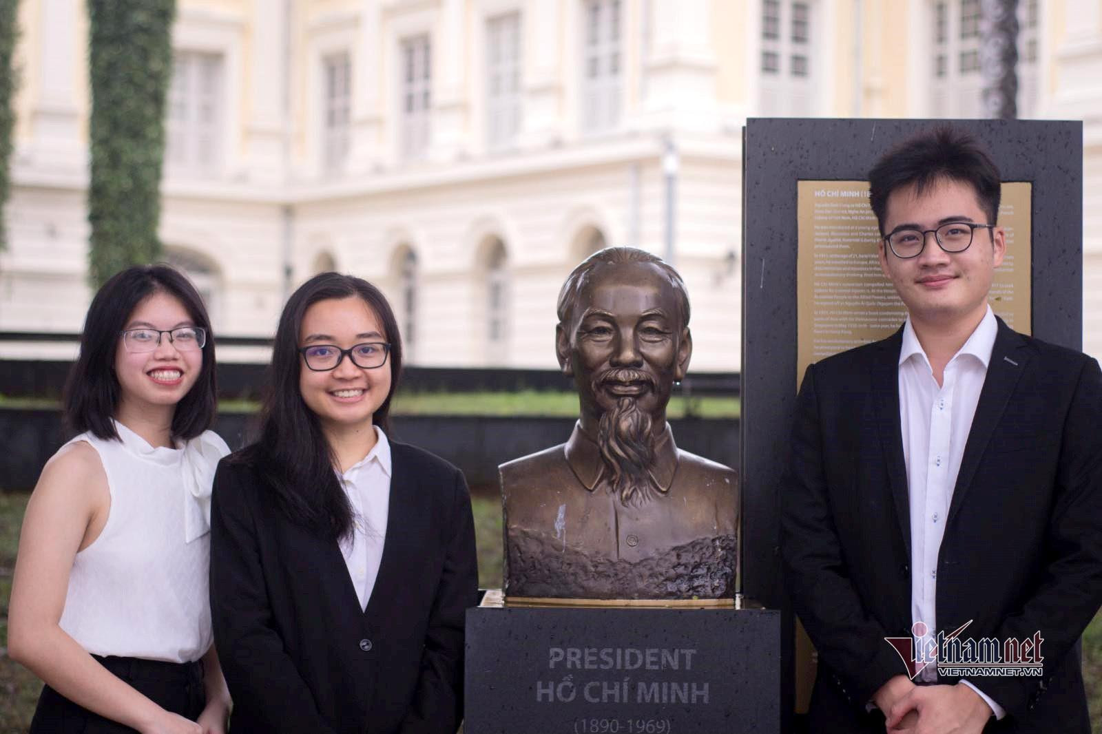 Nữ sinh Việt được khắc tên lên 'bảng vàng' trường phổ thông ở Singapore - 2