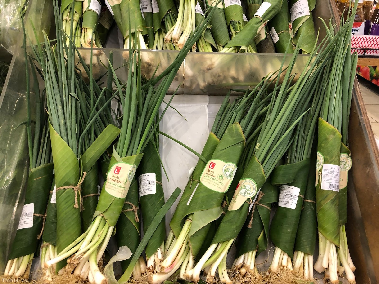 “Rẻ bèo” ở Việt Nam, hành lá sang nước ngoài giá bao nhiêu? - Hình 2 “Re beo” o Viet Nam, hanh la sang nuoc ngoai gia bao nhieu?-Hinh-2