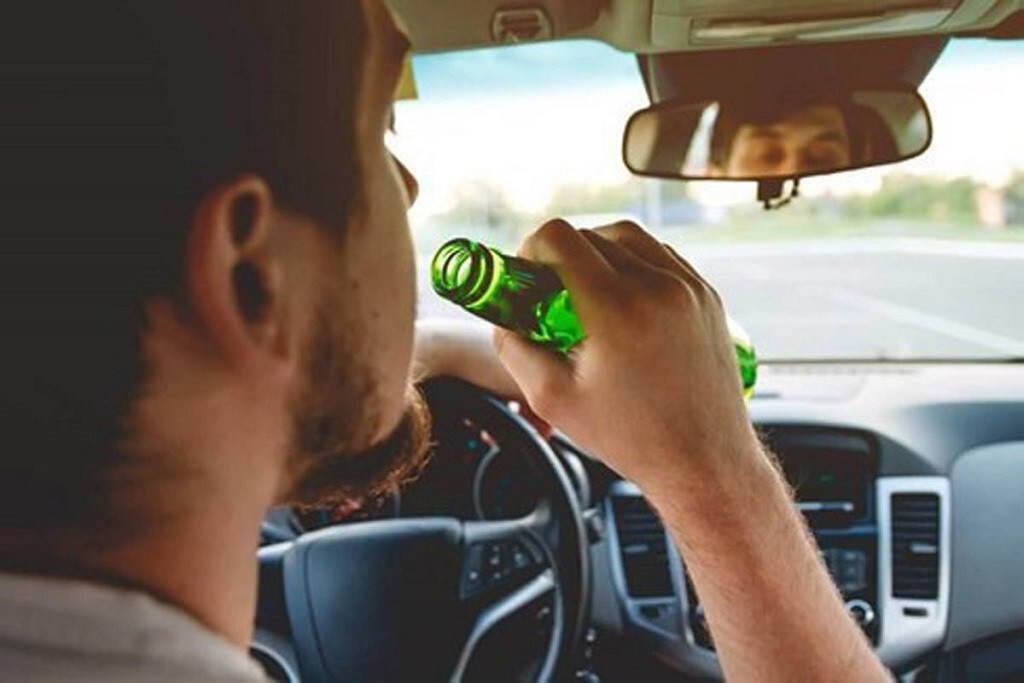 uống rượu bia khi lái xe