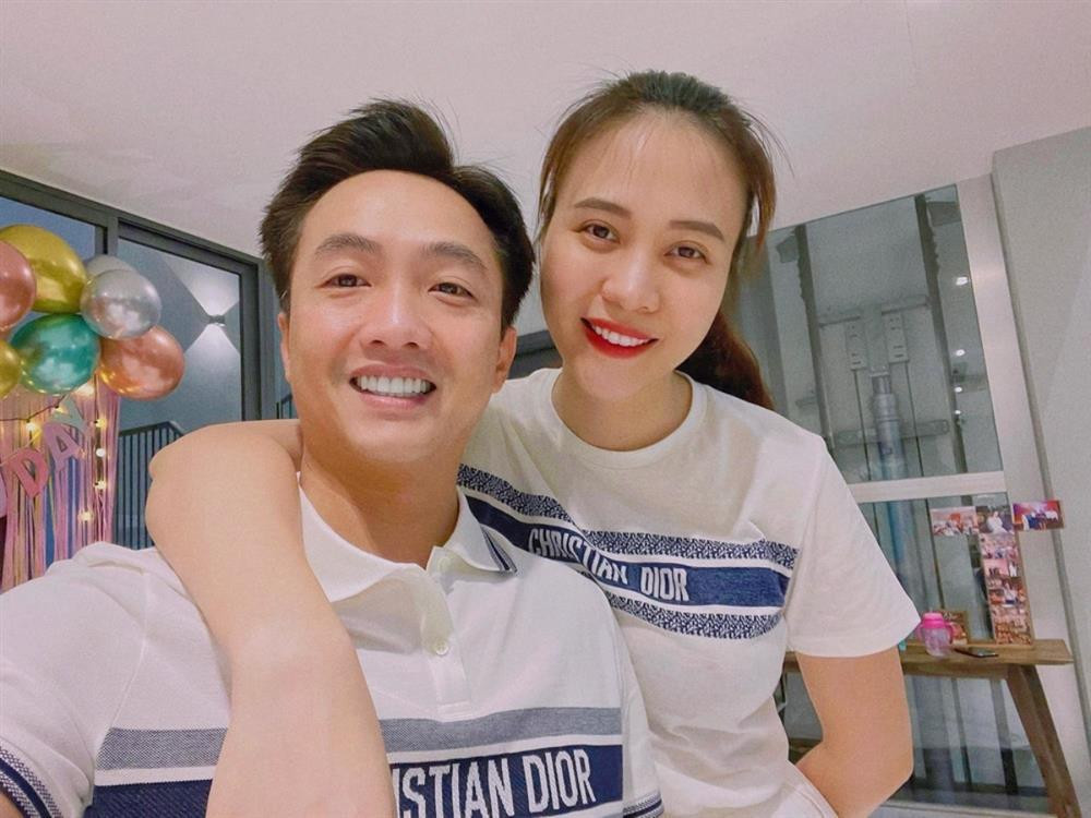 Cường Đô La selfie Đàm Thu Trang: Bà xã như nóc nhà nghĩa đen-1