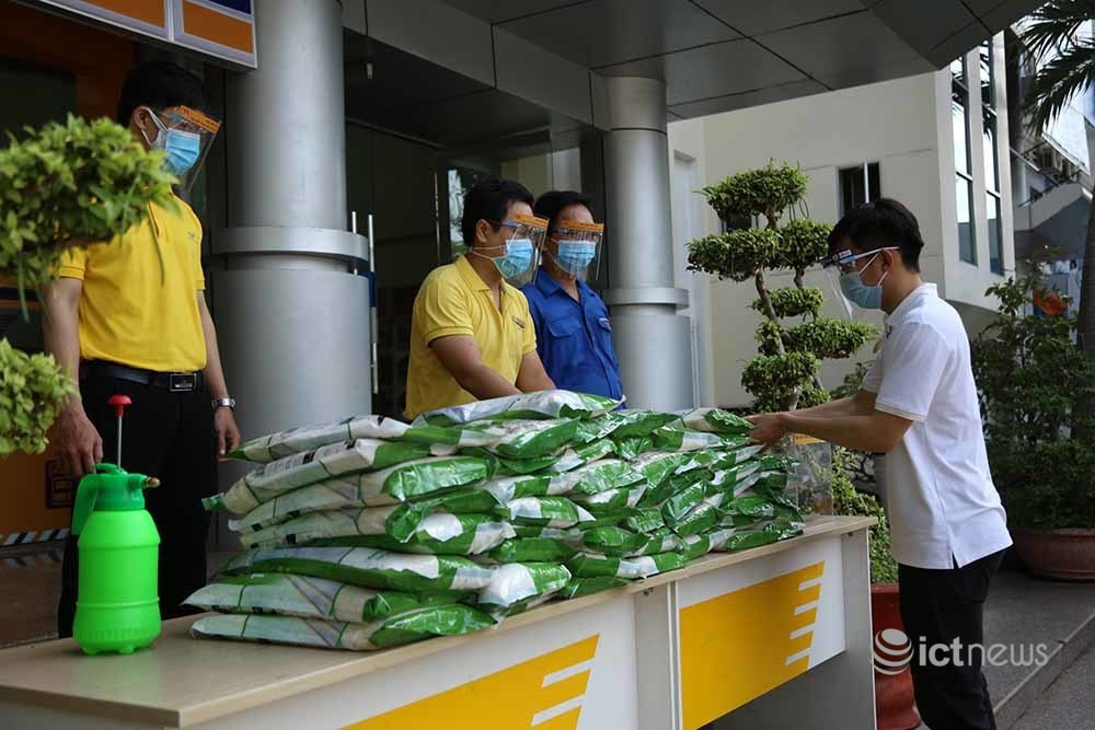 Phát miễn phí gạo cho gần 17.000 người dân Tiền Giang gặp khó khăn vì Covid-19