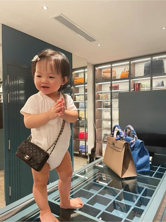 Ái nữ nhà Cường Đô La mới 1 tuổi đã sở hữu BST đồ hiệu cả tỷ đồng-7