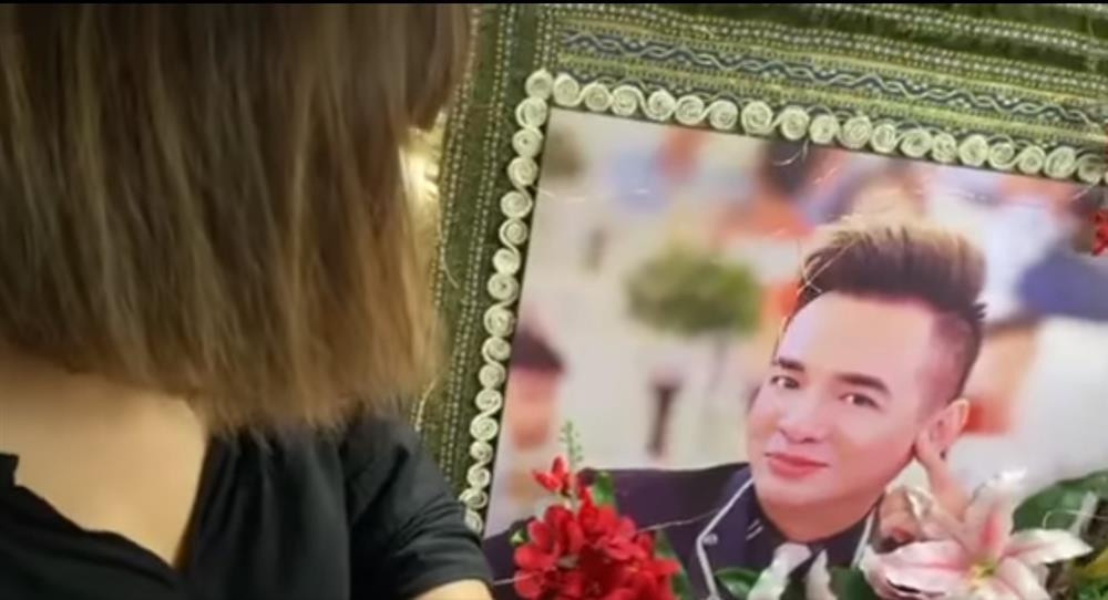 Hình ảnh hiếm hoi trong tang lễ ca sĩ Việt Quang-3