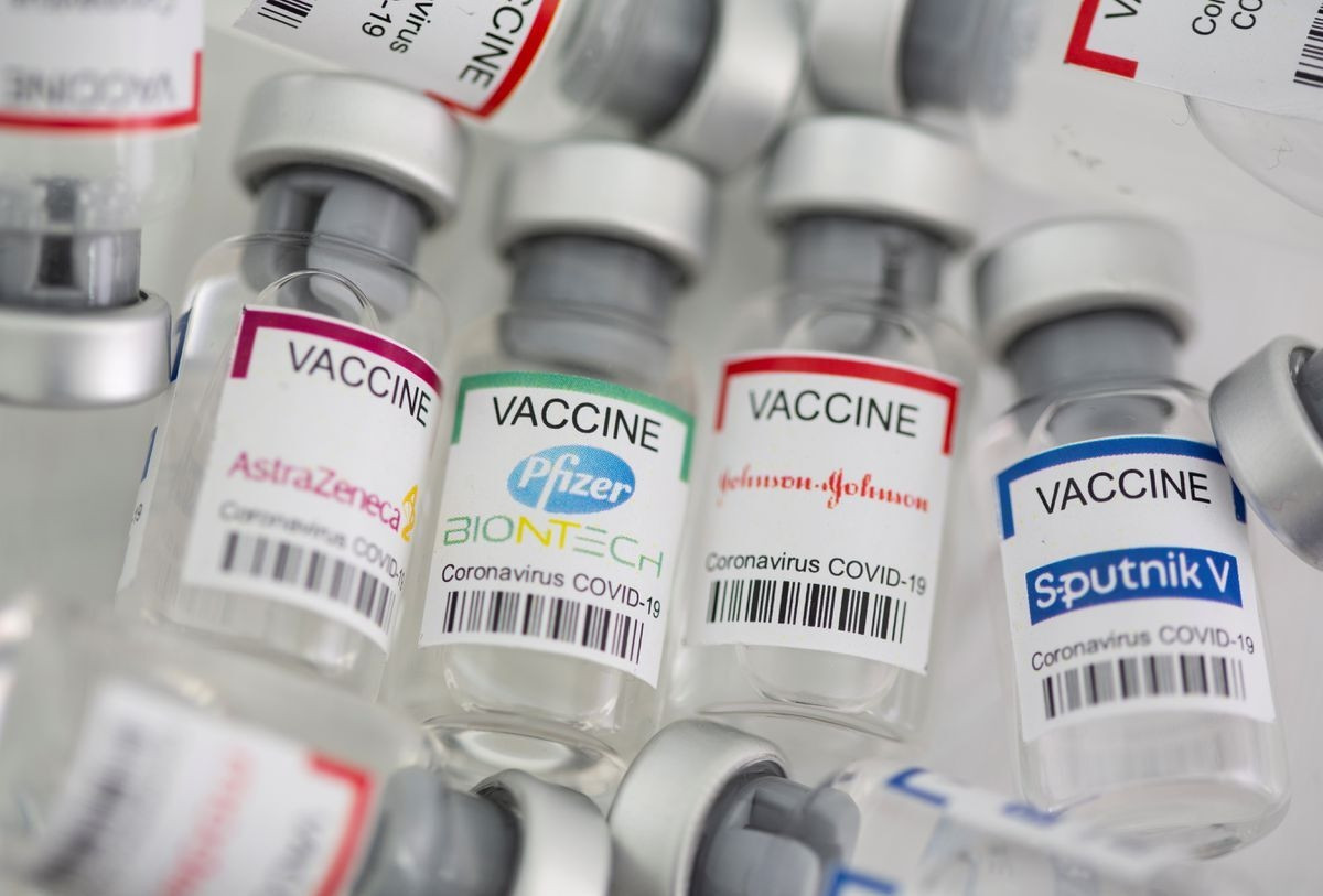 (08.10) Mũi vaccine Covid-19 bổ sung là “thiên đường” cho hãng dược, song chẳng khác nào cơn ác mộng của các nước chưa thể tiếp cận vaccine. (Nguồn: Reuters)