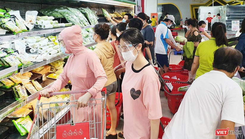 Đà Nẵng: Người dân đổ xô “vét sạch” siêu thị, sau thông tin TP có thể phong tỏa cứng trong 7 ngày ảnh 6
