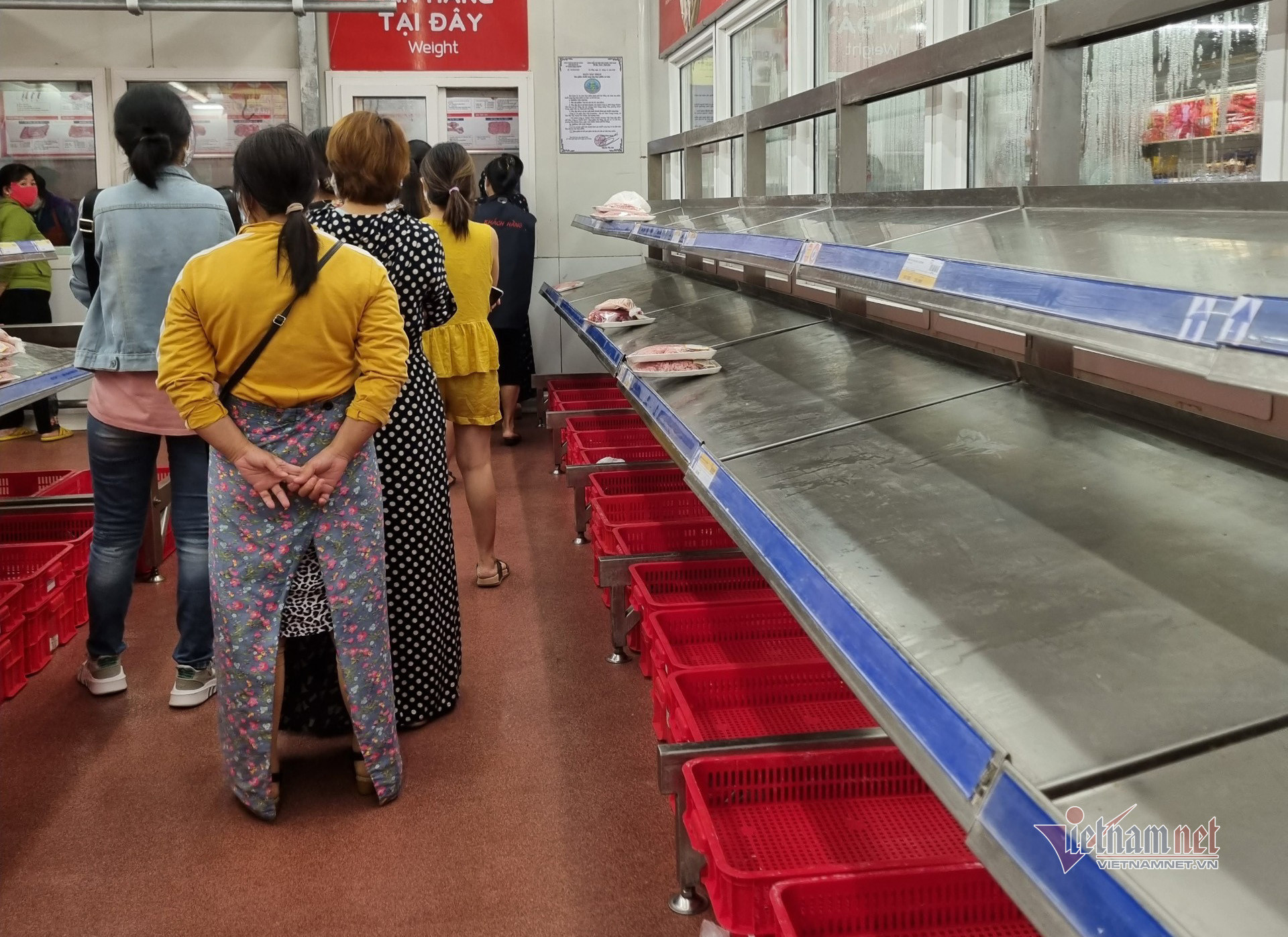 Nghe tin không ra khỏi nhà 7 ngày, dân Đà Nẵng đổ xô đi mua thực phẩm