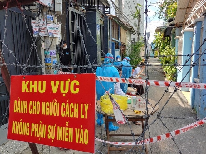 Trưa 13/8: Bộ Y tế triển khai thí điểm điều trị COVID- 19 tại nhà; TP Hồ Chí Minh sẽ tiếp tục giãn cách theo chỉ thị 16 - Ảnh 1. Trưa 13/8: Bộ Y tế triển khai thí điểm điều trị COVID- 19 tại nhà; TP Hồ Chí Minh sẽ tiếp tục giãn cách theo chỉ thị 16 - Ảnh 1.