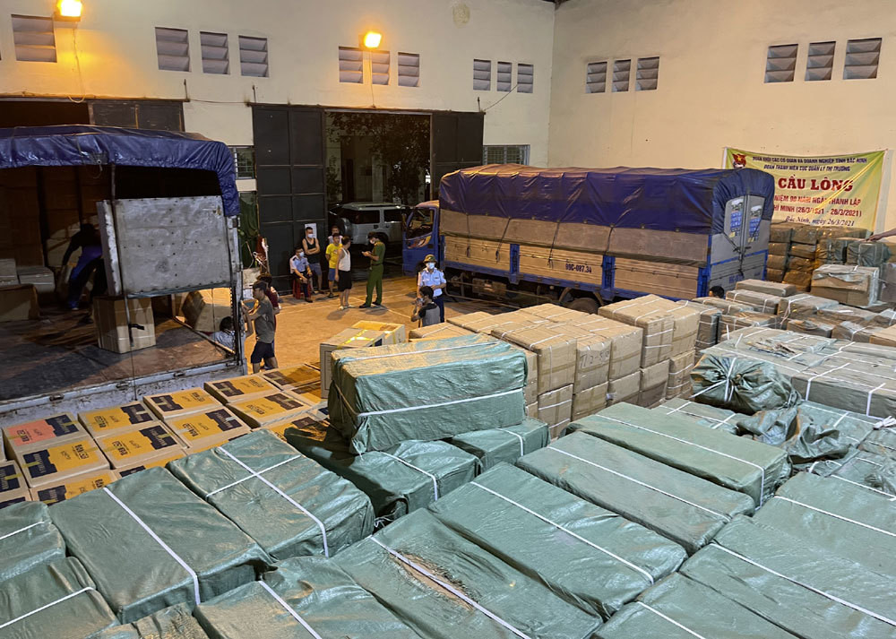 Tạm giữ kho hàng hơn 50 tấn của ông chủ Trung Quốc tại Bắc Ninh