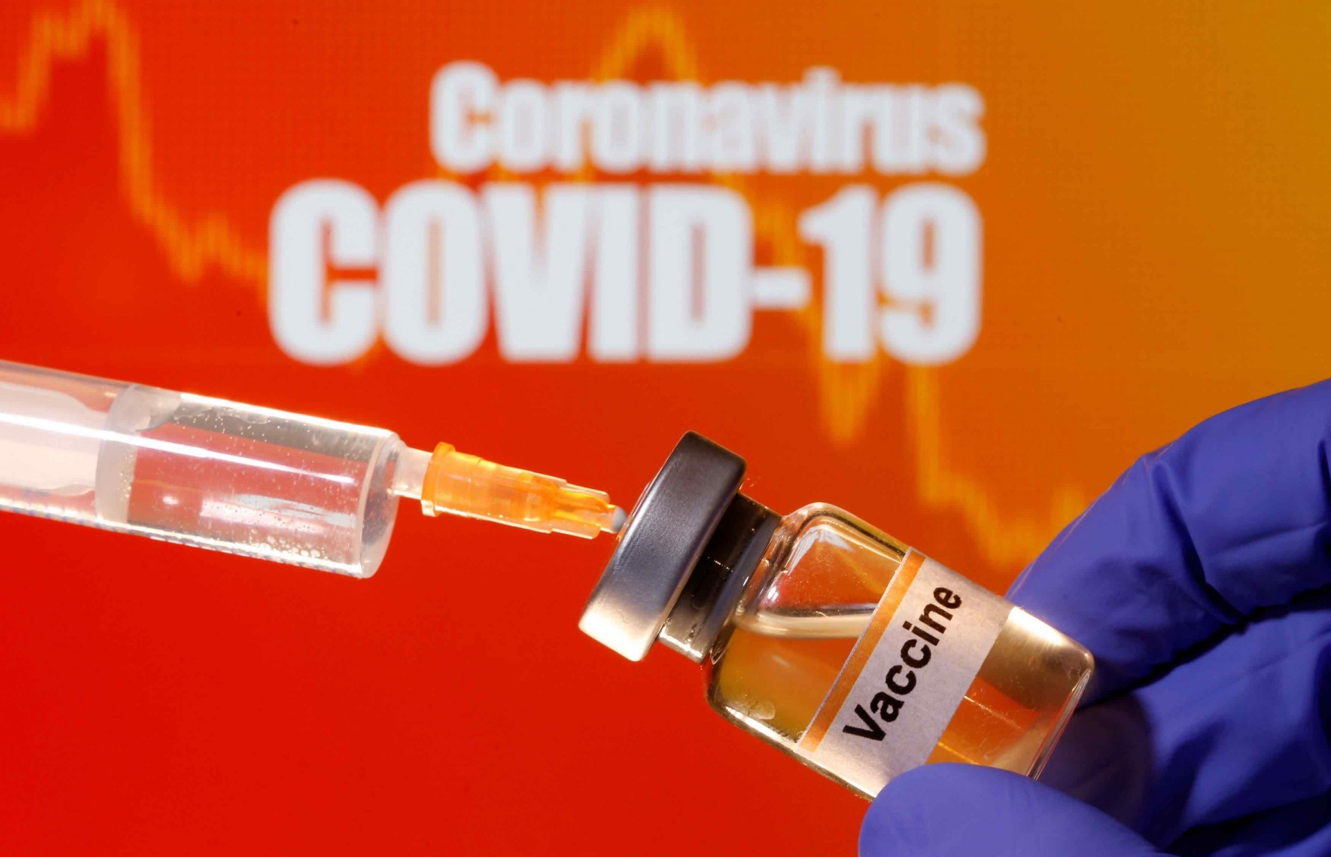 Dịch COVID-19: CDC Mỹ phê chuẩn tiêm liều bổ sung cho người suy giảm miễn dịch