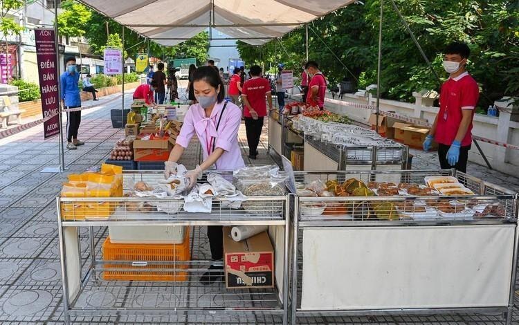 Siêu thị Hà Nội tăng hàng loạt biện pháp mới, mở điểm bán ngoài trời phòng dịch - 1