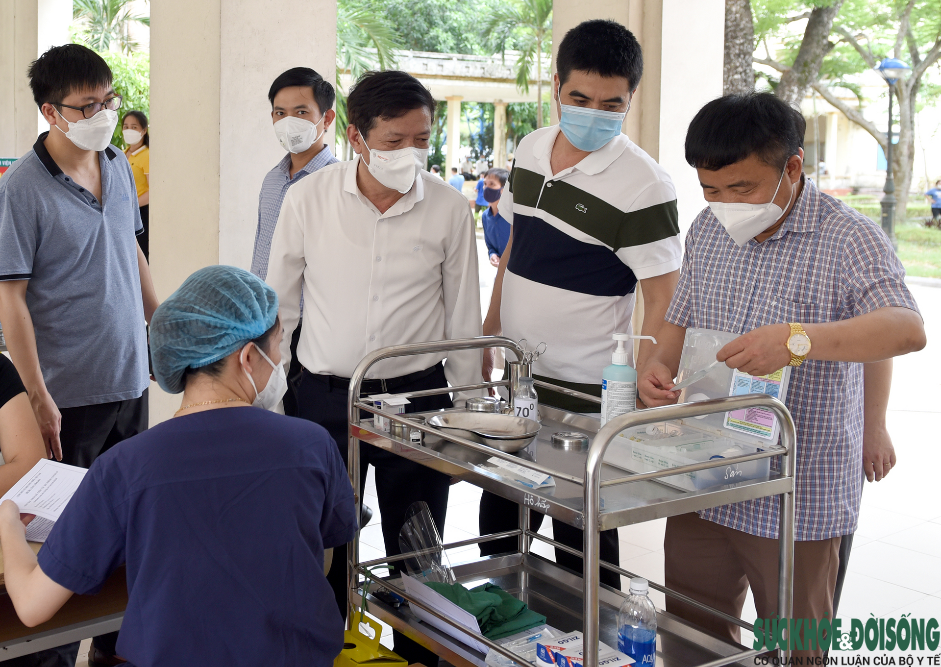 Nghệ An triển khai tiêm 20.000 liều vaccine phòng COVID-19 - Ảnh 11. Nghệ An triển khai tiêm 20.000 liều vaccine phòng COVID-19 - Ảnh 11.