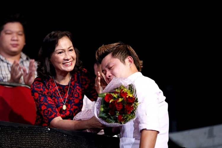 Nguyễn Văn Chung ra mắt bài hát mới ‘Dắt mẹ đi khắp thế gian’ nhân dịp lễ Vu Lan