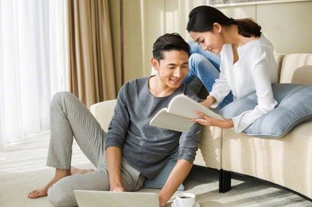 Con gái riêng đi lấy chồng, tôi dúi vội cho nó 3 chỉ vàng sợ vợ biết, ai ngờ lúc nhà trai đến vợ lại công khai vạch mặt tôi-1