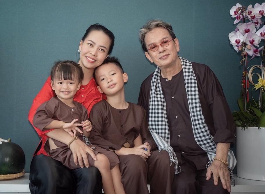 Sao Việt lấy vợ là fan của mình: Lam Trường cưới cô bé từng bế trên tay-8