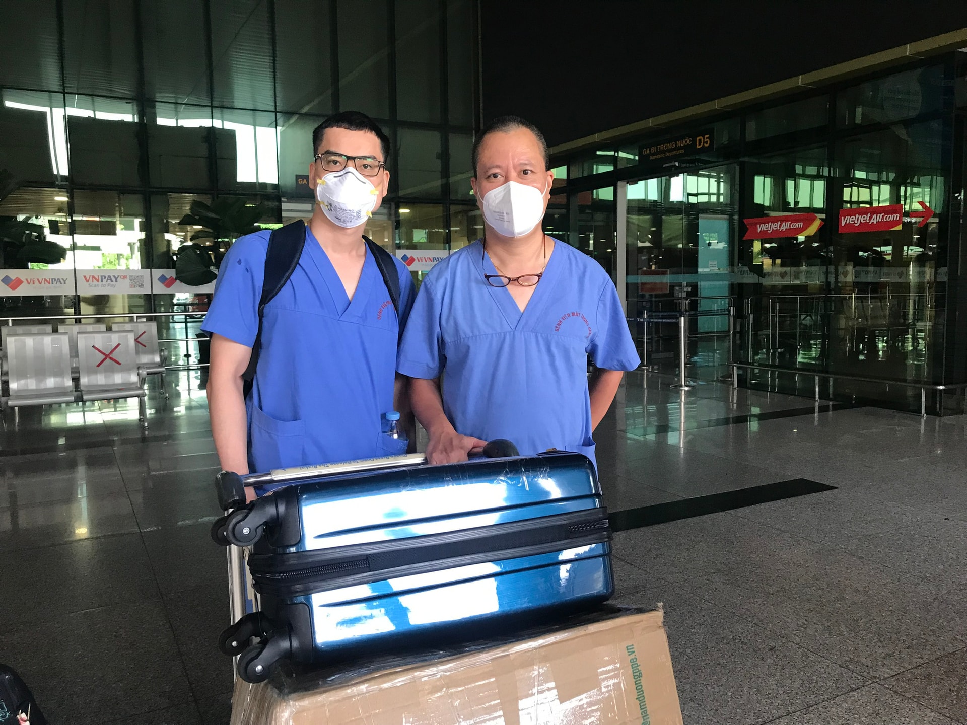 Bộ trưởng Nguyễn Thanh Long: Chúng ta nỗ lực, chung sức để bảo vệ sức khoẻ của bệnh nhân COVID-19 - Ảnh 3. Bộ trưởng Nguyễn Thanh Long: Chúng ta nỗ lực, chung sức để bảo vệ sức khoẻ của bệnh nhân COVID-19 - Ảnh 3.