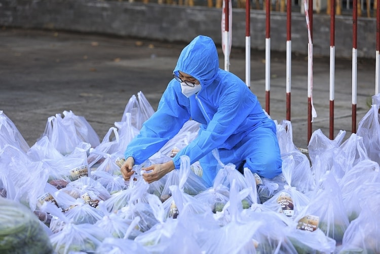 'Hoa hậu hoàn vũ Việt Nam' tiếp tục đồng hành cùng 'Chuyến xe thực phẩm 0 đồng' lần 7