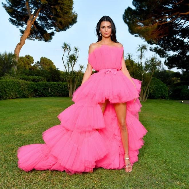 Lương Thùy Linh bị nghi mặc váy nhái Kendall Jenner-5