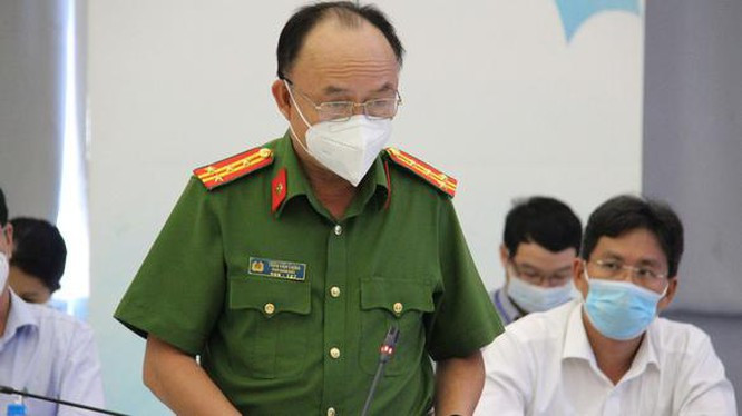 Đại tá Trần Văn Chính - phó giám đốc Công an tỉnh Bình Dương - phát biểu tại cuộc họp báo ngày 17-8 - Ảnh Tuổi Trẻ