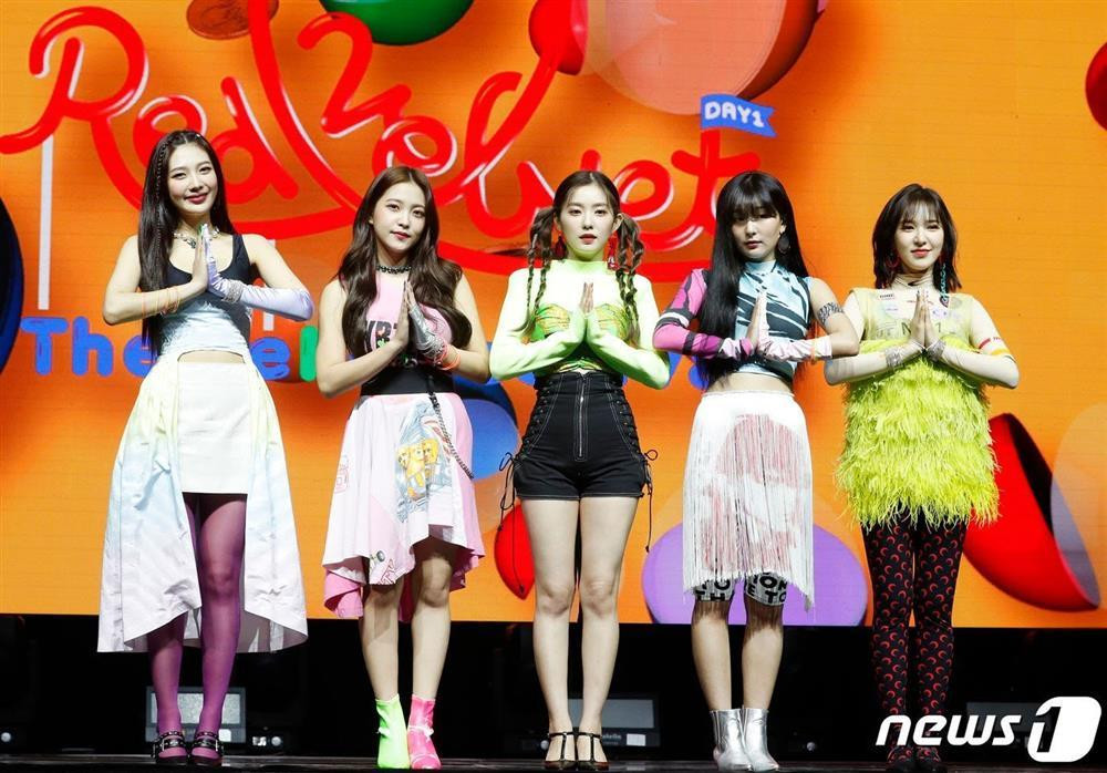 Hết thời thảm họa, Red Velvet thăng hạng phong cách khi comeback-10