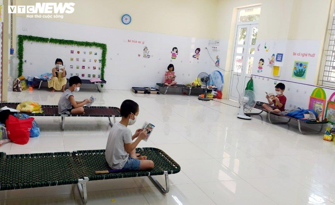 Bắc Ninh: Một học sinh dương tính, 50 cô trò phải đi cách ly tập trung - 1