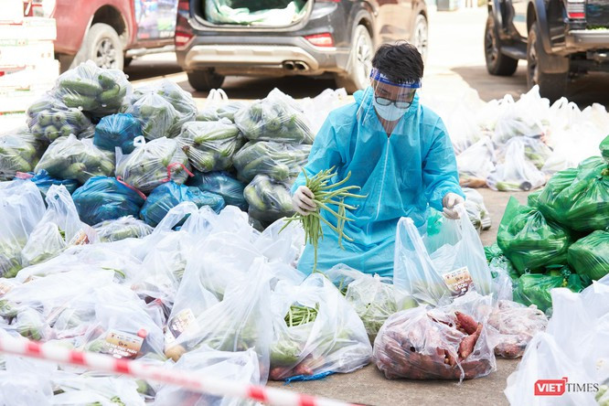 Theo chân Hoa hậu Hoàn vũ Việt Nam và “Chuyến xe thực phẩm 0 đồng” ảnh 12