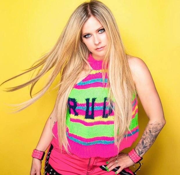 Avril Lavigne diện bikini, visual như ma cà rồng trường sinh bất lão-8