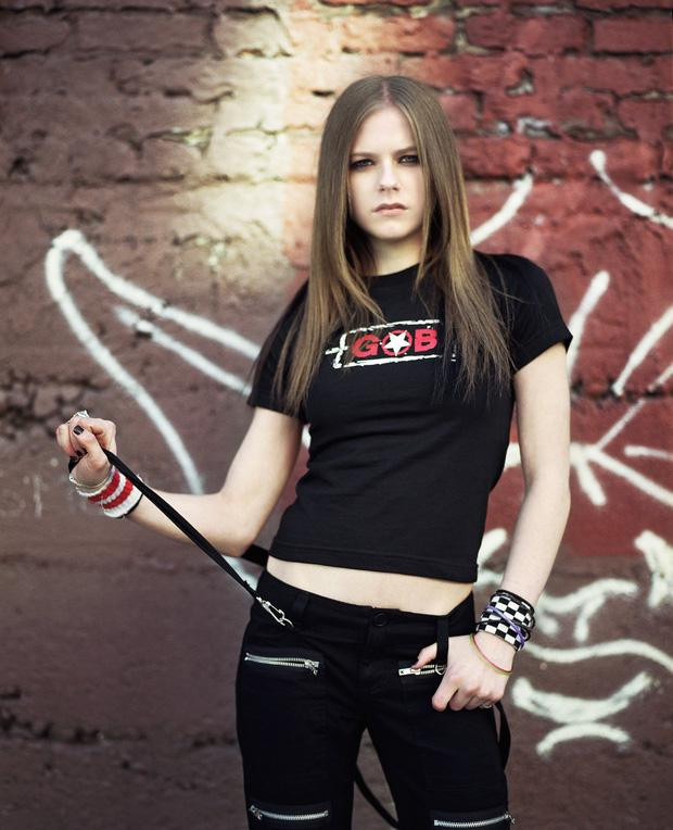 Avril Lavigne diện bikini, visual như ma cà rồng trường sinh bất lão-9