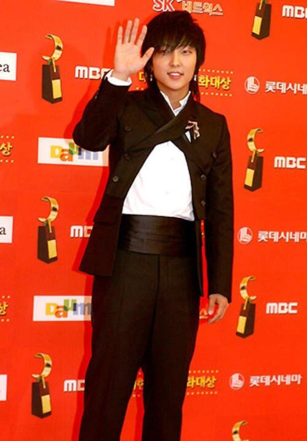 Thời trang Hàn năm 2000: Song Hye Kyo tạo trend, Hyun Bin - Bi Rain khôi hài-6