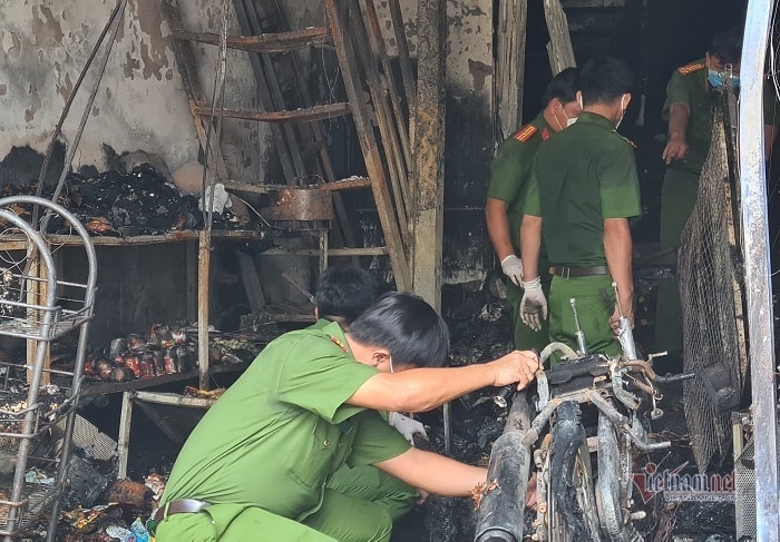 Cảnh tan hoang trong căn nhà bốc cháy khiến 5 người tử vong ở Bình Dương