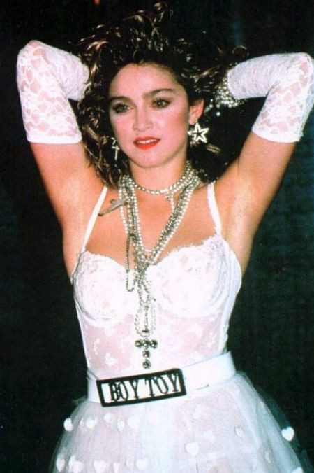 Những trang phục mang tính biểu tượng của “nữ hoàng nhạc pop” Madonna - 3