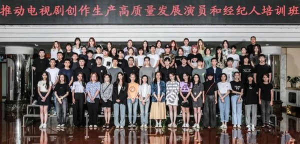 8 tháng - 3 nhân vật trong giới giải trí bị phong sát, nghệ sĩ Trung Quốc tức tốc phải đi học lại lớp đạo đức nghề nghiệp 3