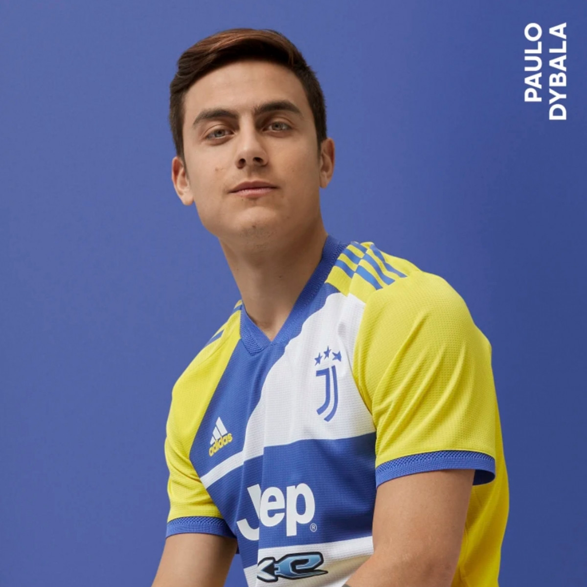 Trang phục này là mẫu áo đấu số 3 của Juventus ở mùa giải 2021/2022.