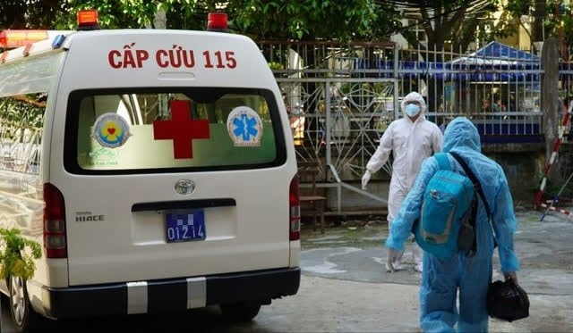 Các cơ sở y tế tuyệt đối không được từ chối người bệnh, kể cả trường hợp nghi mắc, mắc COVID-19 - Ảnh 2. Các cơ sở y tế tuyệt đối không được từ chối người bệnh, kể cả trường hợp nghi mắc, mắc COVID-19 - Ảnh 2.