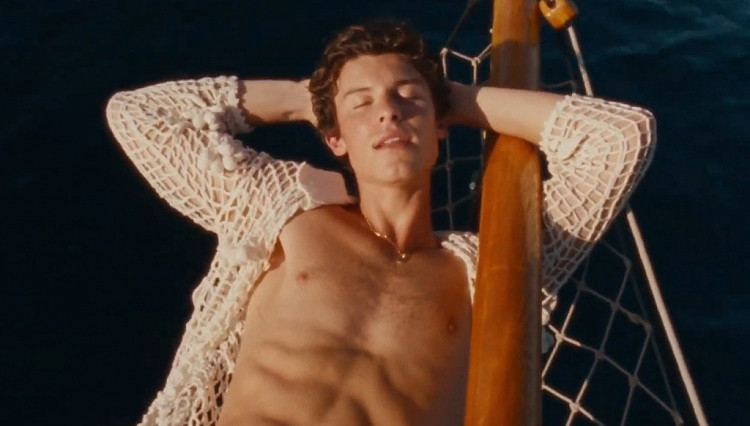 Shawn Mendes trở lại cực nóng bỏng trong single mới 'Summer of love'