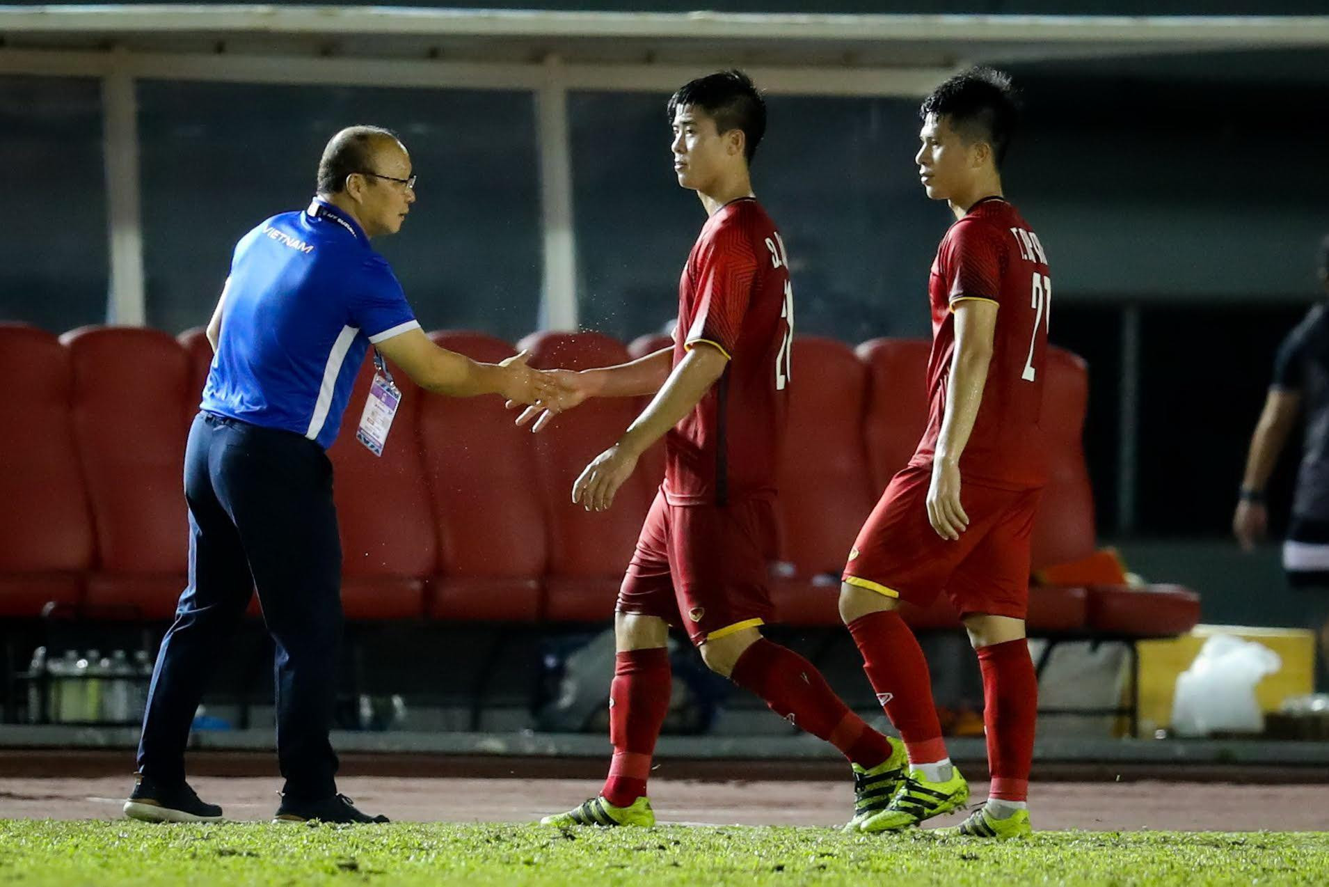 Duy Mạnh giúp HLV Park Hang Seo bớt lo nhân sự tuyển Việt Nam - 2