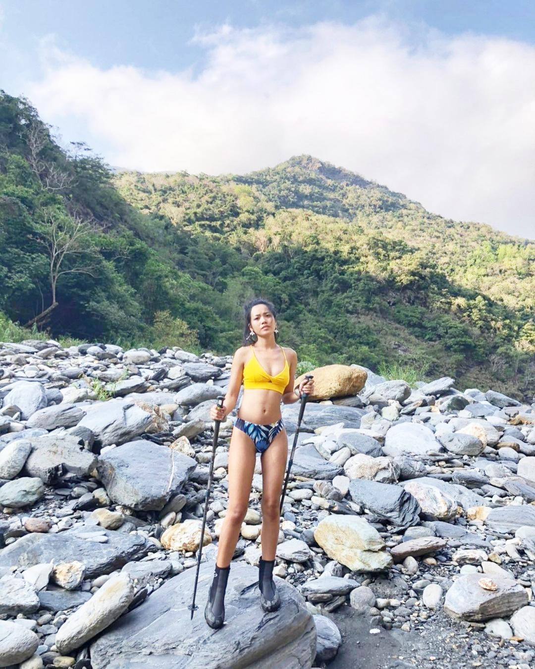Người đẹp Đài Loan diện bikini đi trèo đèo lội suối, đẹp nhưng thiếu an toàn - 3