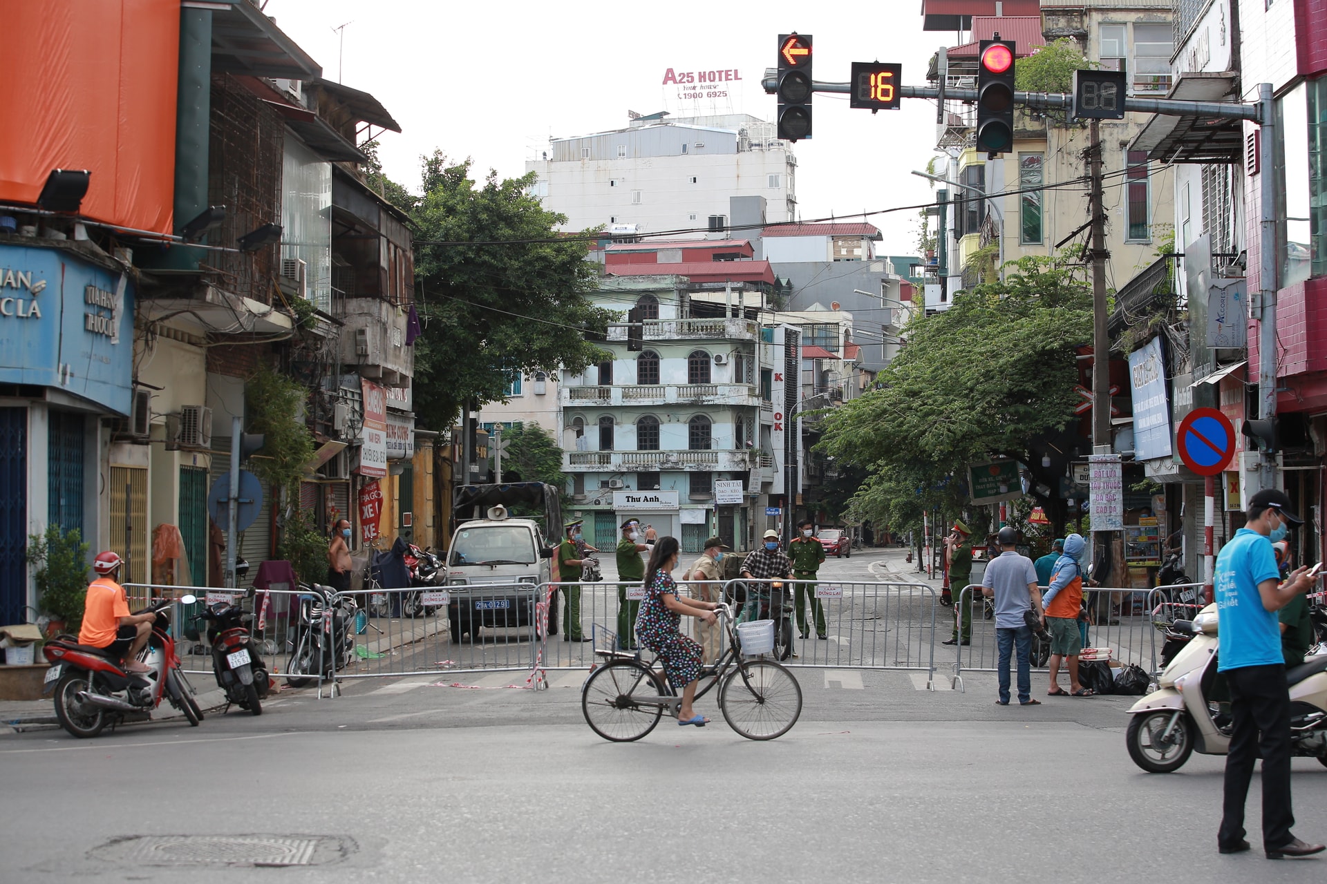 Hà Nội cách ly hai phường Văn Miếu và Văn Chương