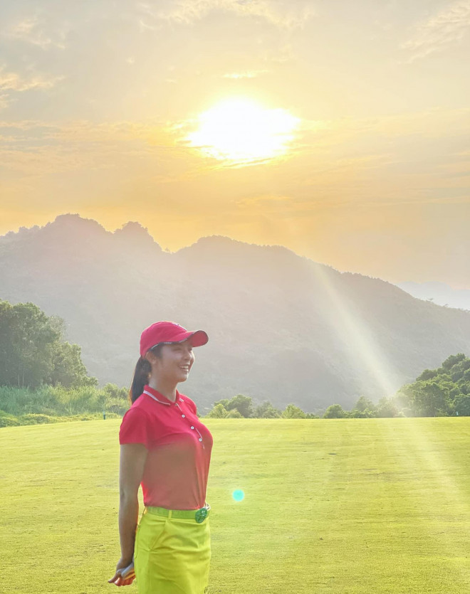 Thời trang đánh golf năng động mà vẫn quyến rũ của dàn Hoa hậu, Á hậu Việt - 4