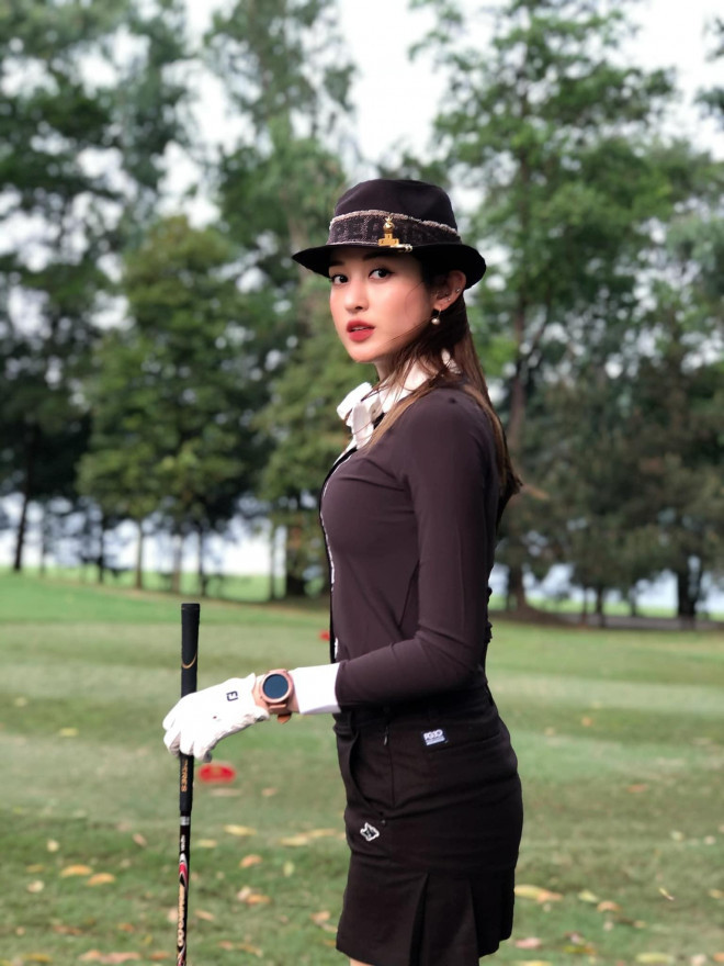 Thời trang đánh golf năng động mà vẫn quyến rũ của dàn Hoa hậu, Á hậu Việt - 10